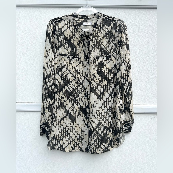 Vince Blouse Top 100% Silk Button Down Tunic Women Sz 2 Basket weave Print Sheer - Picture 3 of 14